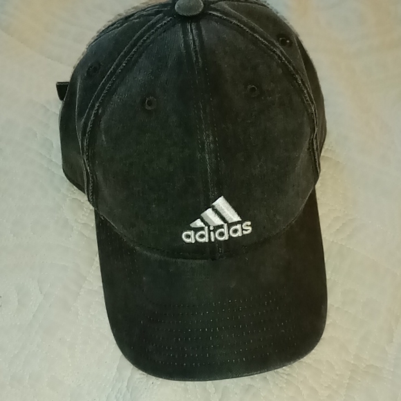Grey Adidas hat - Picture 1 of 4